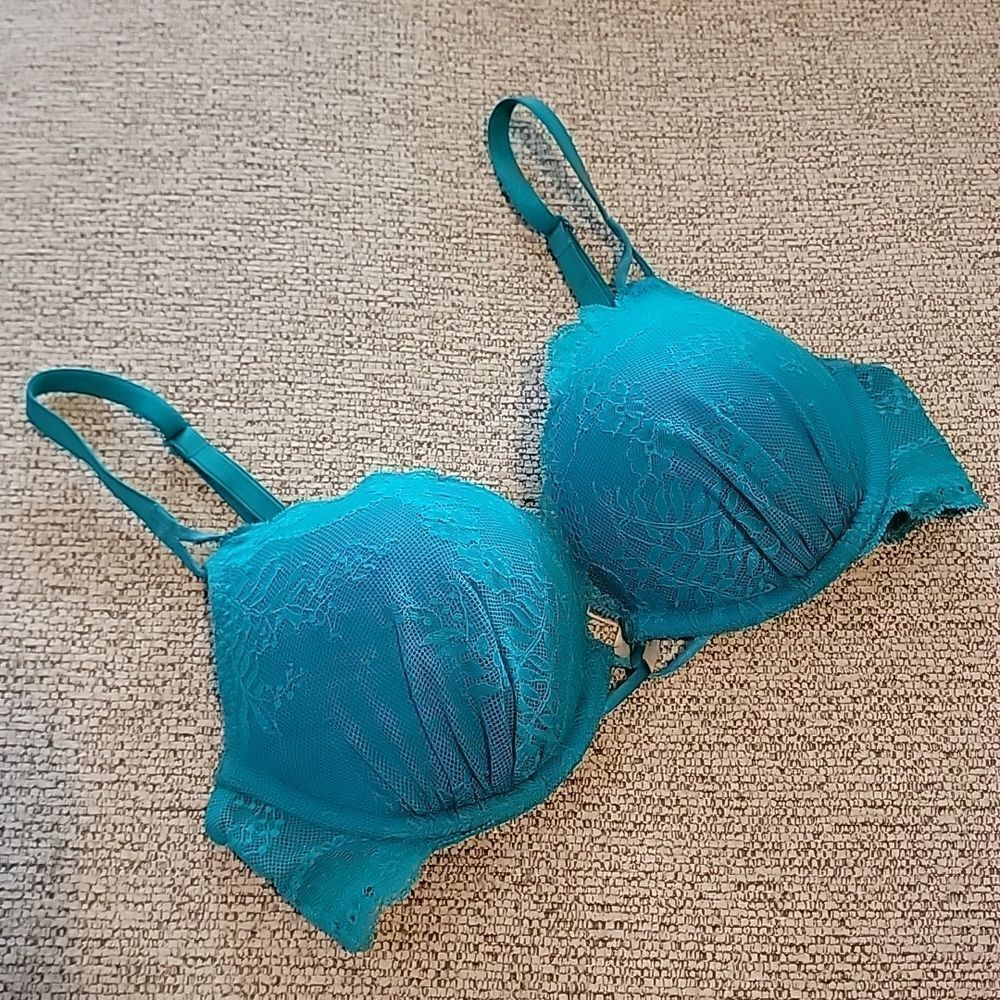 Victoria's Secret Miraculous Plunge Bra